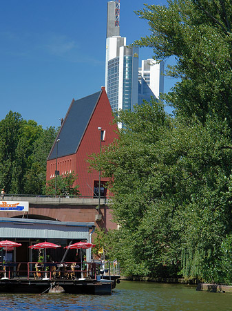 Fotos Neuer Portikus mit Bäumen | Frankfurt am Main
