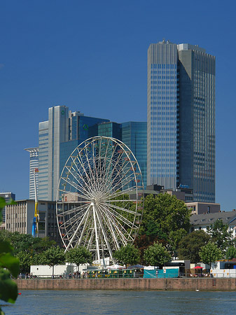 Eurotower und dresdener Bank mit riesenrad Fotos