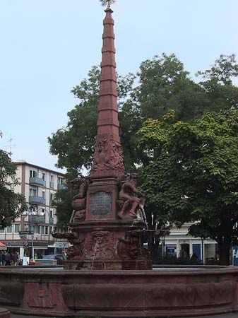 Platz vor Liebfrauenkirche Fotos