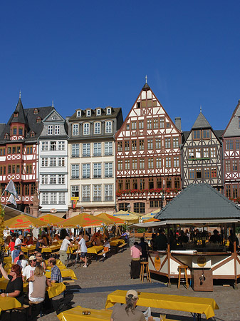 Römer mit Schirmen - Hessen (Frankfurt am Main)