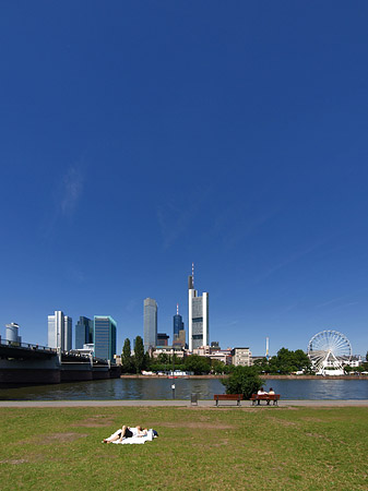 Fotos Skyline von Frankfurt mit Sachsenhausener Ufer