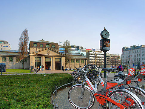 Fahrräder am Bahnhof - Berlin (Berlin)