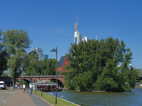 Neuer Portikus auf dem Sachsenhausener Ufer Fotos