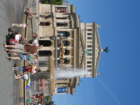 Alte Oper mit Brunnen Foto 