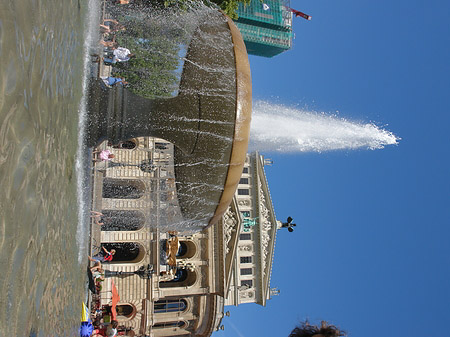 Alte Oper mit Brunnen Foto 