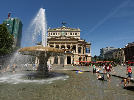 Foto Alte Oper mit Brunnen - Frankfurt am Main