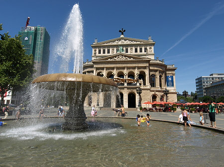 Foto Alte Oper mit Brunnen - Frankfurt am Main