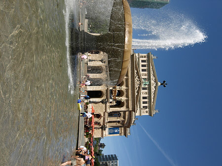 Alte Oper mit Brunnen Foto 