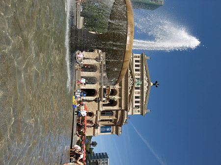 Alte Oper mit Brunnen Foto 