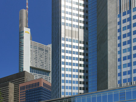 Fotos Commerzbanktower mit Häusern