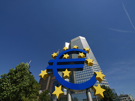 Fotos Eurozeichen mit Eurotower