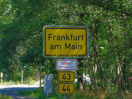 Foto Ortseingangsschild Frankfurt - Frankfurt am Main