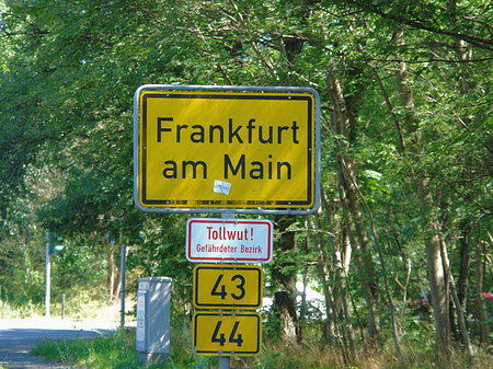 Ortseingangsschild Frankfurt Foto 