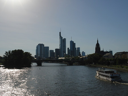 Fotos Skyline von Frankfurt mit Schiff | Frankfurt am Main