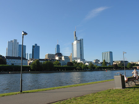 Fotos Skyline von Frankfurt mit Ufer | Frankfurt am Main