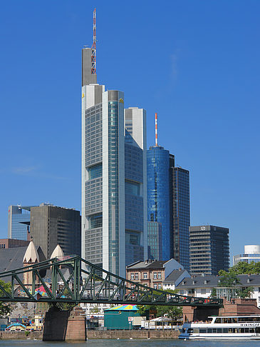  Bild Sehenswürdigkeit  Blick vom Eisernen Steg auf die Skyline