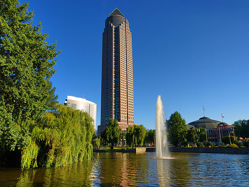 Foto Messeturm mit Ludwig-Erhard-Anlage